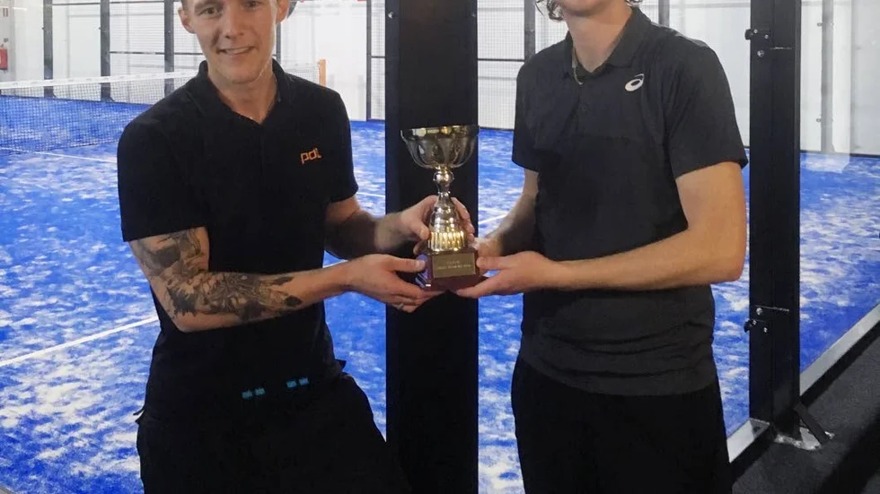 Vinnare. Martin Svahn, till vänster, och Niklas Andersson vann den första padelturneringen i Västervik.