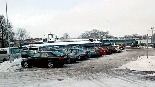 Ytterligare 55 nya parkeringsplatser vid Simhallen är färdigställda.