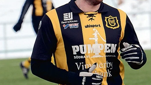 Fortsätter. Spelskicklige Johan Hermansson är klar för ytterligare en säsong i Gullringens GoIF.