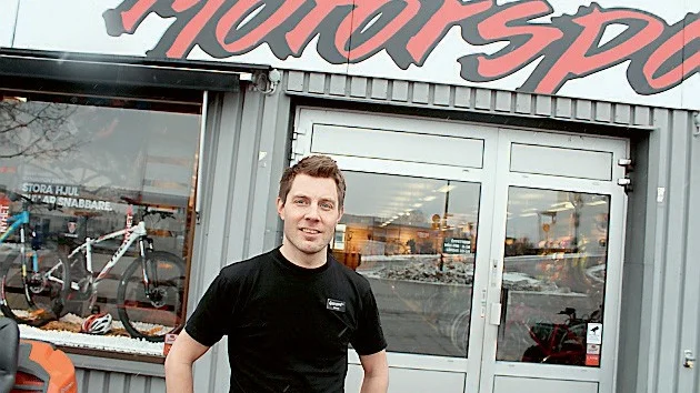 Siktet på Gamleby. I går köpte Motorsport Gustavssons Cykel och Sport ."Vi ser det som en bra möjlighet att komma in i regionen", säger ägaren Daniel Samuelsson.