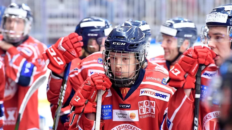 J20-backen Johan Svensson finns med i truppen i kvällens allsvenska hemmamatch mot BIK Karlskoga.