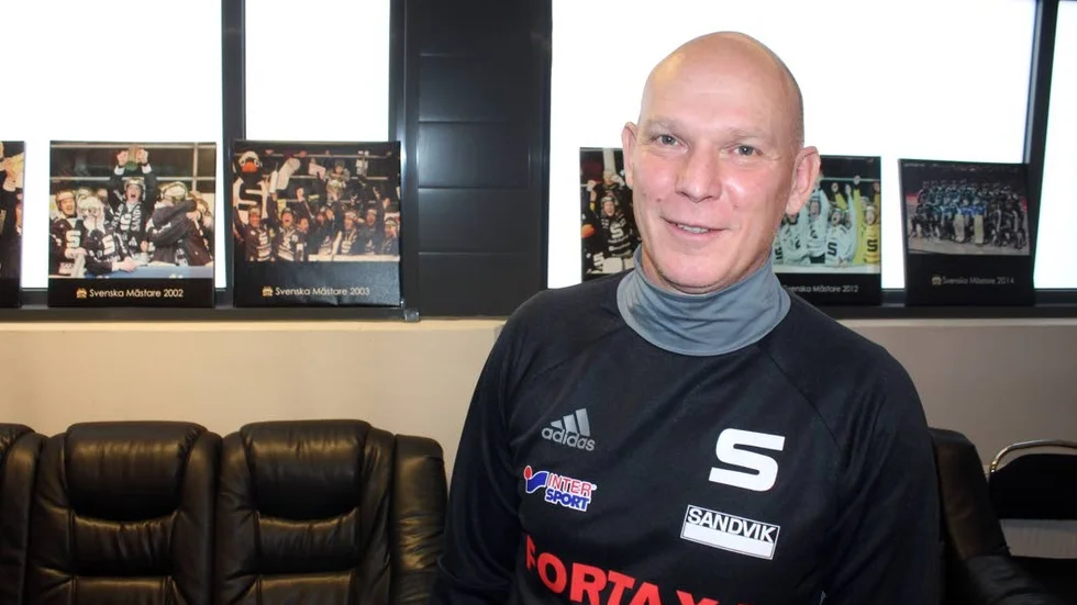 Magnus Brodén, här under senaste sejouren i Sandvikens AIK 2016-2017, är tillbaka i Saik. Det blir bandy för Motalakillen efter att han slutar på Räddningstjänsten i Motala.