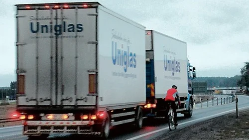 Litet utrymme. Den nya 2+1-vägen mellan Vimmerby och Toverum gör trafiken farligare för cyklister.