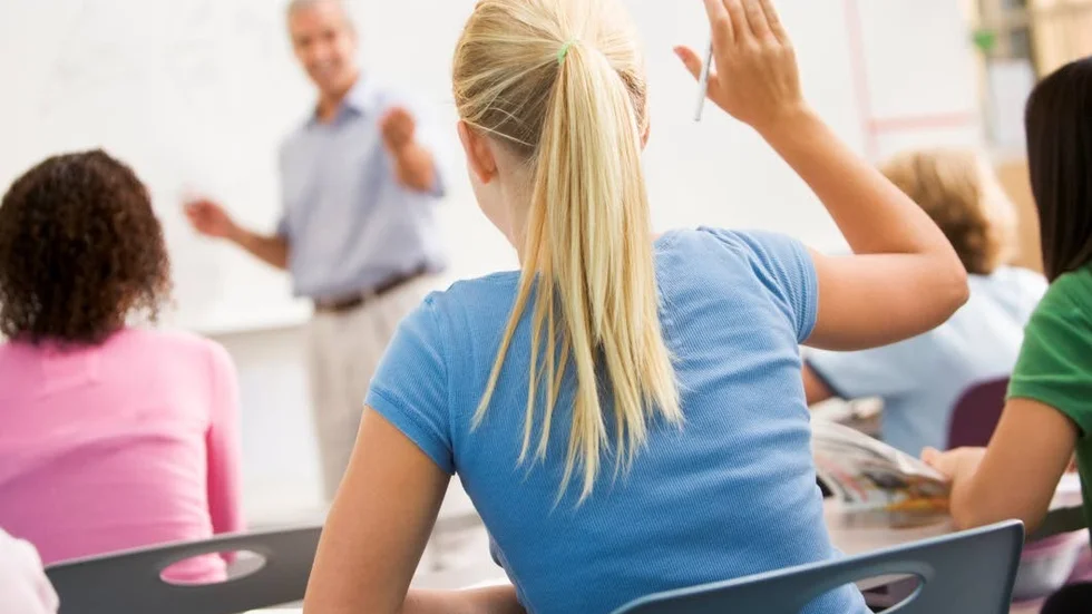 Samarbete. Grundskola och gymnasium måste dela information om elever som behöver extra stöd, kräver ledande skolpolitiker.