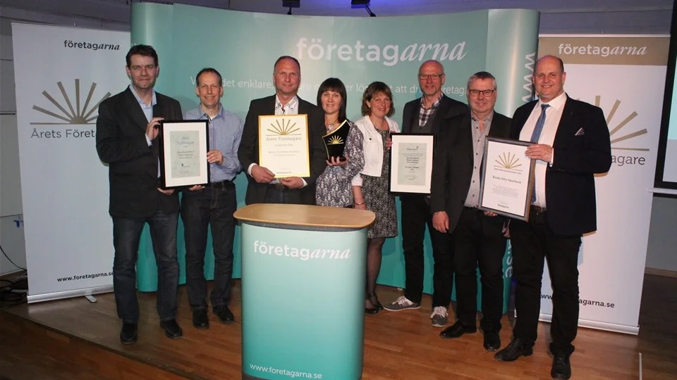 Alla pristagare, fr. v. Mats Gustafsson, Edvin Ekenvärn, Benny Knutsson, Helena Waldau Knutsson, Ewa Pettersson, Kenneth Johansson, Eilert Andersson och Johan Widerström.