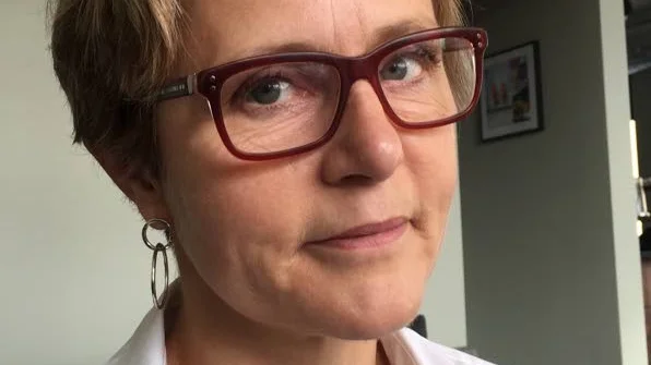 Helena Collert. Hon säger sig ha gjort en skarp berabetning av originalmanus utan att ha tagit bort eller ändrat på något väsentligt.