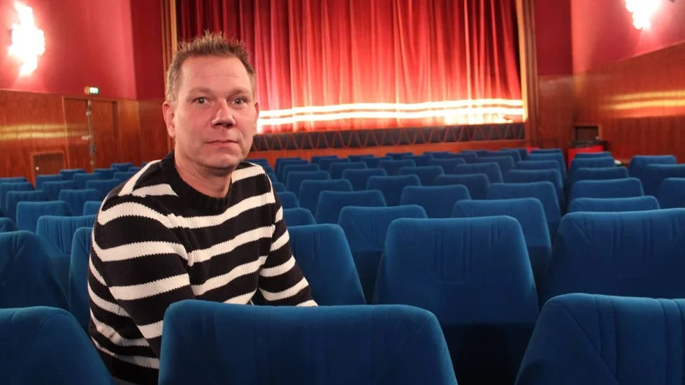 Fredrik Wenström hoppas på att nya personer snart ska kunna ta över driften av Vimmerby Bio. "Jag har fört en diskussion med några stycken", avslöjar han.