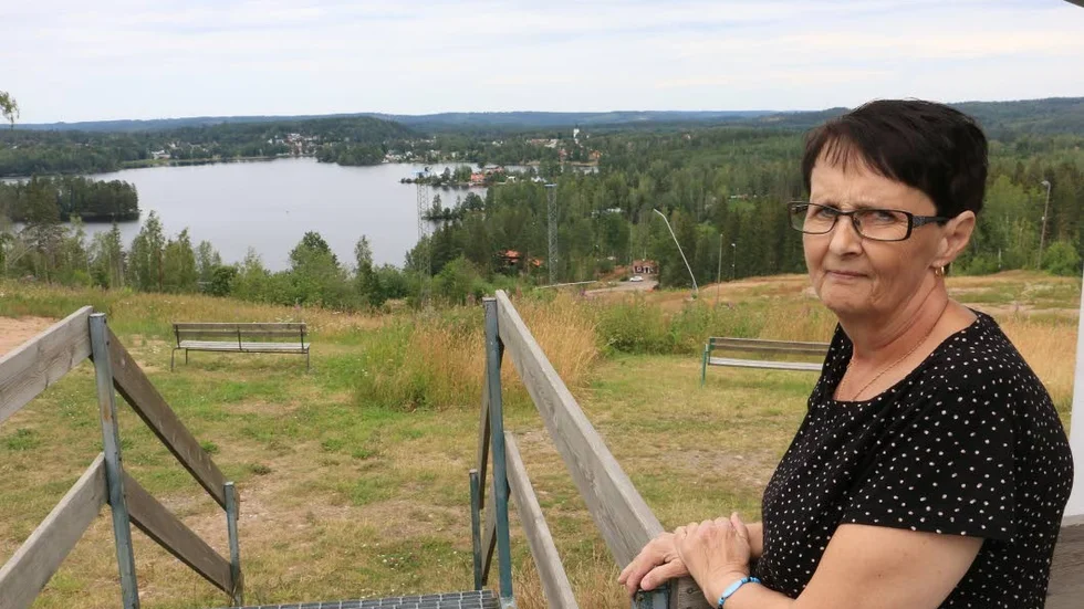 Utsikten från toppstugan är enorm och den vill Ing-Marie Jardebrink gärna servera sina gäster i caféet.