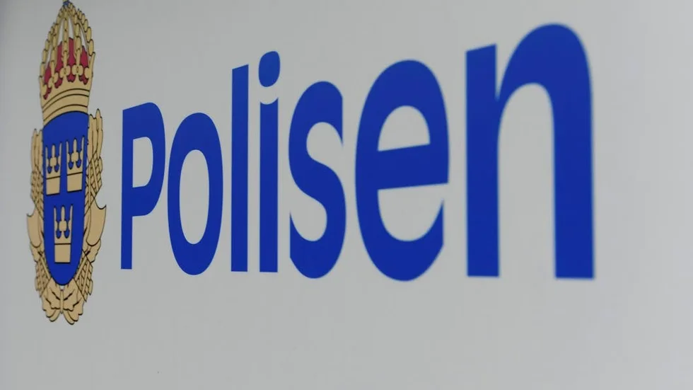 En man bröt sig in i en container för att krossa fönster.