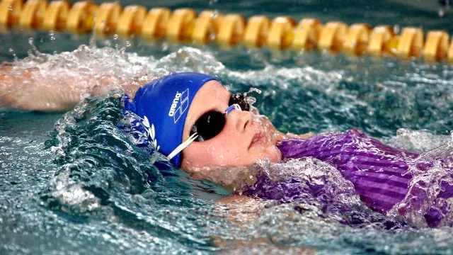 Sanna Öhgren från Motala SS vann sin klass på 400 m medley när regionfinalen i SUMSIM avgjordes i Motala. På sju försök lyckades hon ta sig till Sverigefinal.