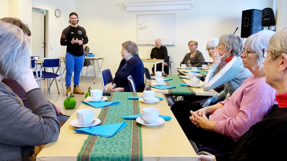 Axel Johansson från Boxen, en träningsanläggning för unga och gamla, kom för att berätta om deras seniorgrupp för 60-plussare.
