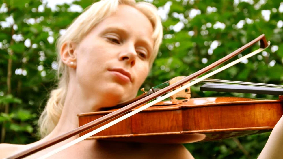Altviolinisten och musikprofesson Jenny Välitalo är hemma i Norrbotten igen.