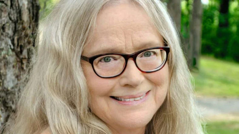 ”Hon får en kropp, och inte bara en hjärna”, skriver recensenten Eva Bergsten Sundberg om Ingrid Pärletuns biografi över Lydia Wahlström.