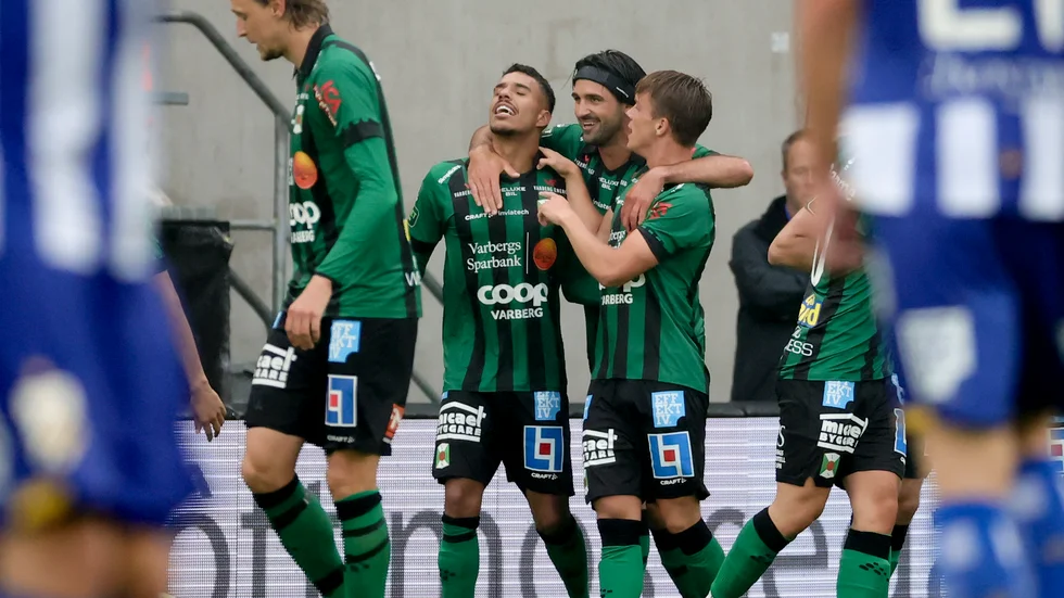Varberg jublar efter att Dion Krasniqi gjort 1–0.
