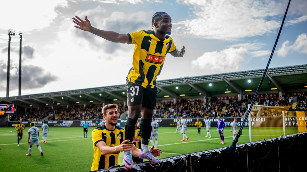 Ibrahim Sadiq jublar efter 1–0-målet.