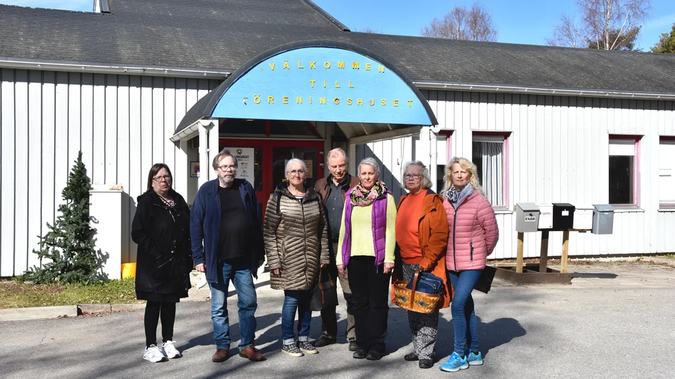 Gemenskapen är viktig och lokalen är viktig, anser medlemmarna i Vår kulturvagga. Helena Hagevin, Jorma Hagevin, Tuula Andersson, Matti Huttunen, Ritva Tapio, Eila Nilsson och Aira Alatalo.