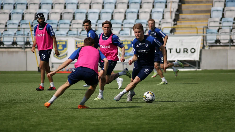 Andri Gudjohnsen väntar på sin chans i IFK Norrköping. I måndags fick han hoppa in med tio minuter kvar att spela i matchen mot Elfsborg.