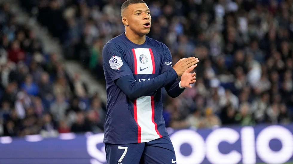 Paris SG:s Kylian Mbappé har hört av sig till Real Madrids Vinícius Júnior. Arkivbild.