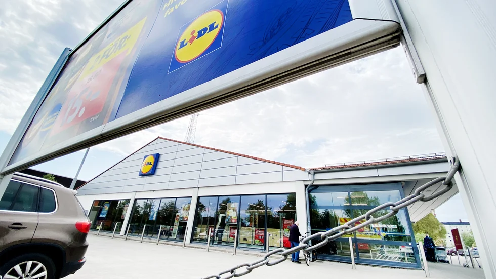 "Den person vars namnförslag väljs ut kommer att vinna ett presentkort på 5 000 kronor att handla för i Lidls butiker, men framför allt vinner man rätten att kunna skryta med att ha namngivit en alldeles egen tomat", säger Nahir Aslan, presschef på Lidl, anågende att Lidl ska börja sälja egenodlade svenska cocktailkvisttomater året om och skapat en tävling för att namnge dem.