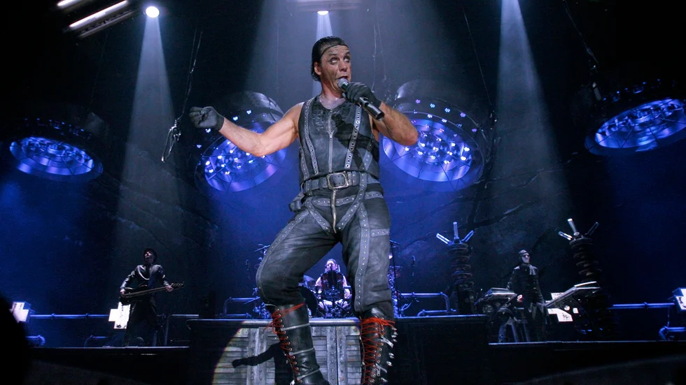 Rammsteins sångare Till Lindemann har av flera kvinnor anklagats för att rekrytera fans för sex. Arkivbild.