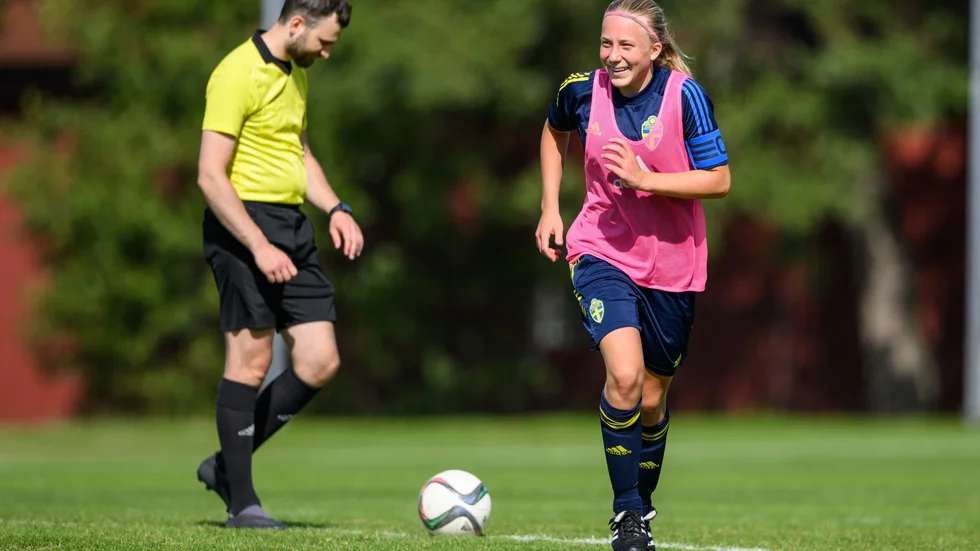 Thindra Mattsson är uttagen till F16-landslaget igen, och denna gången kommer hon att få åka för Uppsala fotboll.