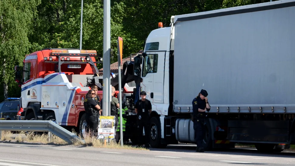 Tullen hittade stora mängder narkotika i en utlandsregistrerad lastbil i Nyköping på torsdagen.

