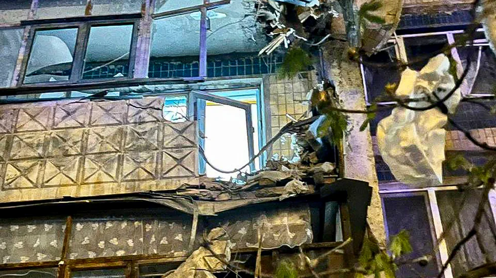 Ett foto publicerat på Telegram av Belgorods guvernör Vjatjeslav Gladkov visar en skadad byggnad i staden efter explosionen.