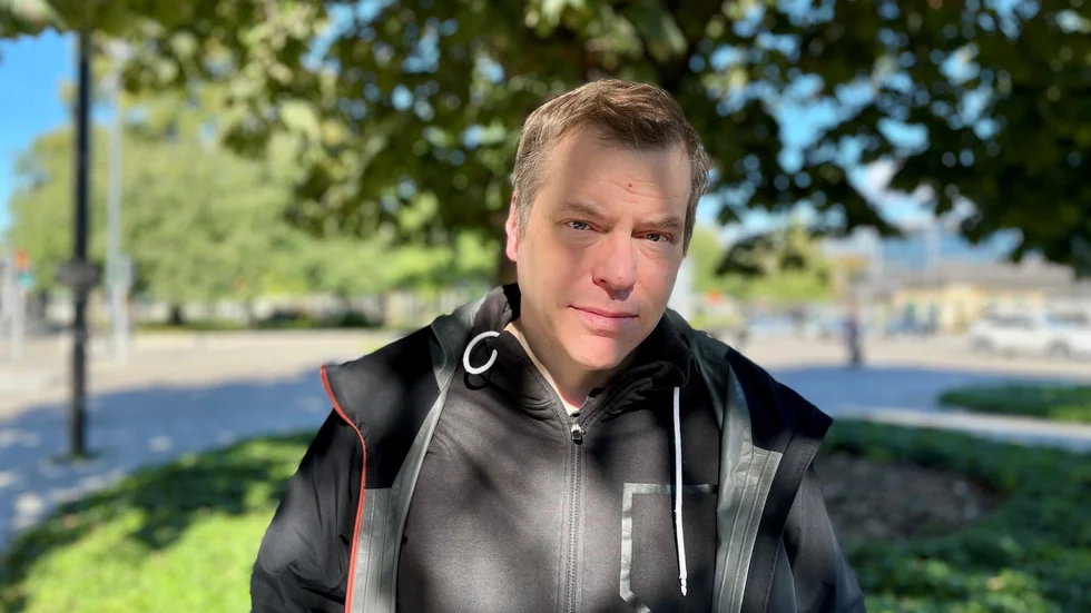 En vän till mig sa en gång såhär: ”I trafiken utgår jag ifrån att alla är idioter", skriver Fredrik Hardenborg. 