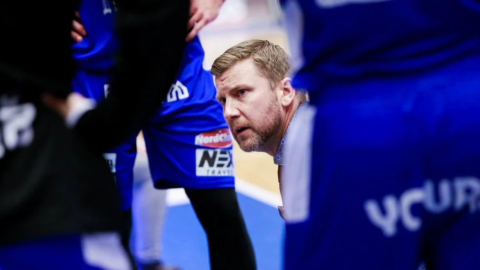 Peter Öqvist är nöjd med nyförvärvet. "Han har spelat ända upp till position fyra så han har spelat försvar på både långa och korta spelare", säger Öqvist.