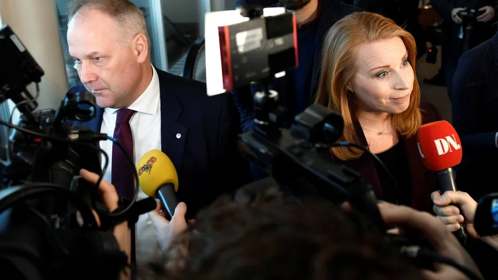 ”Det måste bli ett slut på den likriktning och det kompromissande som lett till att Socialdemokraterna bildar regering för att driva centerpartistisk politik och släpps fram av Vänsterpartiet”, skriver ett par norrbottniska medlemmar i Kommunistiska partiet.