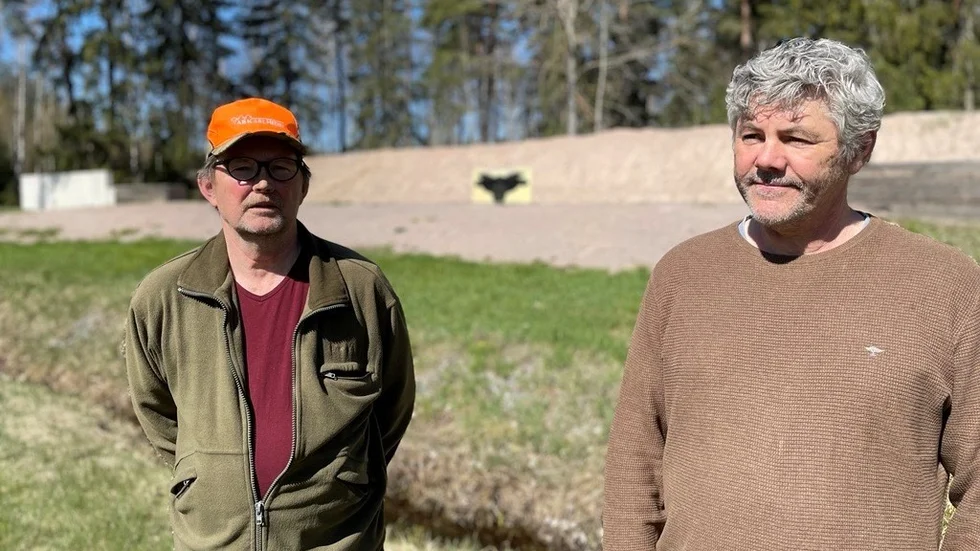 Peter Svensson och Göran Svensson från Västerviks jaktskytteklubb. Föreningen har fått en ny älgbana. 