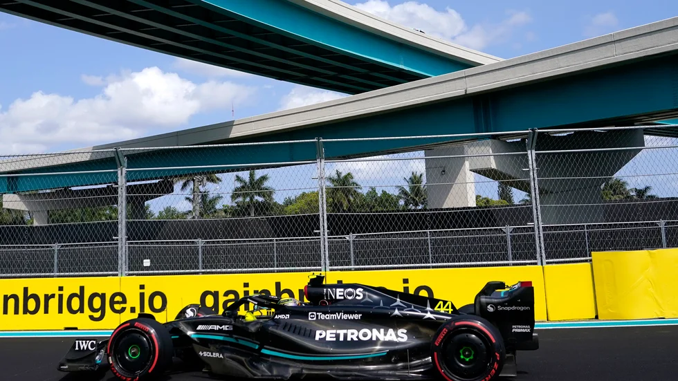 Mercedesförararen Lewis Hamilton har svårt att få till det i Miami.