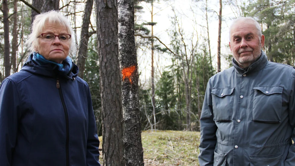 Helene Halfvarsson och Egon Nilsson bor precis intill Norra Skogen och är besvikna över bristen på kommunikation från kommunens sida. 