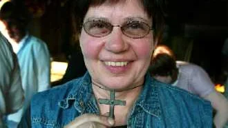Maija Edler, här fotograferad i samband med en smideskurs, har länge bott nära Skänninge. Nu har hon blivit kyrkoherde där. Arkivbild: JAN CHRISTER PERSSON 2004