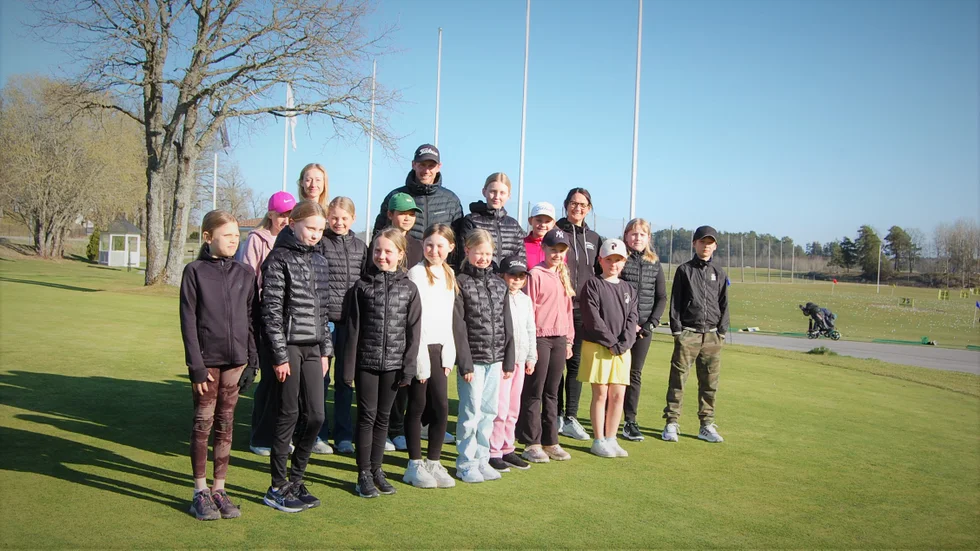 Hedda Gustavsson, Leah Stjärnborg, Filippa Whass, Maria Lokratz  (ledare), Ellen Löf, Olivia Widerström, Victoria Surtevall, Filip Eriksson (tränare), Cornelia Lenngren , Alicia Thermaenius, Julia Whass, Elina Johansson, Ida Lokratz, Linn Lokratz, Malin Löf (ledare), Elsa Aldin, Ebba Melander, Theo Kuoni (Team Utveckling 12-13 pojkar). 