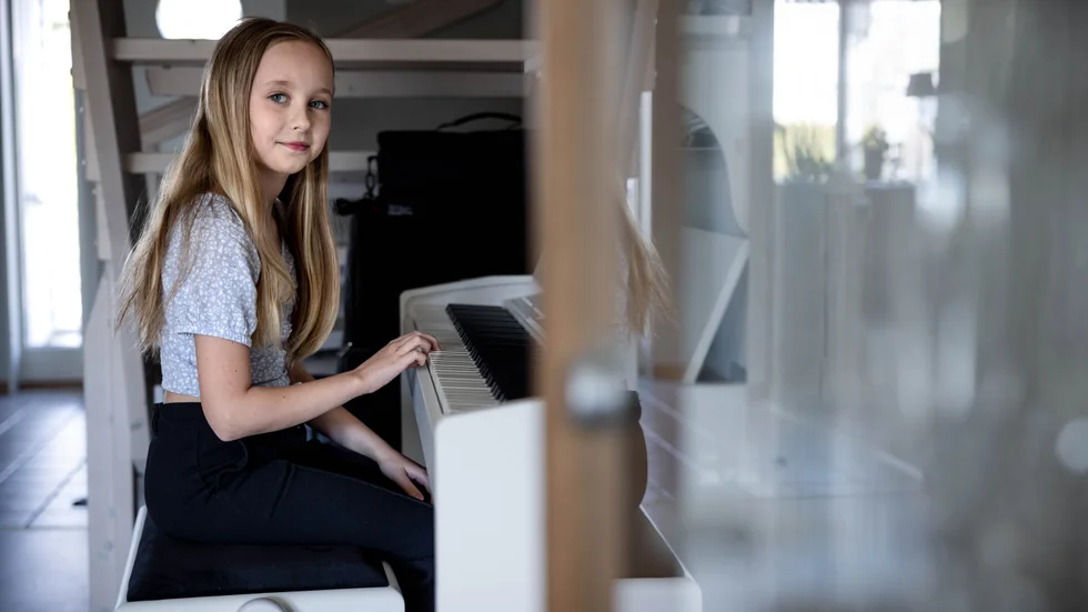 Minna Cárdenas, 11, spelar rollen som Amanda i musikalen "Matilda" på Kulturhuset stadsteatern i Stockholm. I framtiden drömmer hon om att jobba som musikalartist, skådespelare och sångare.