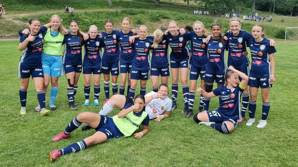 DFK-tjejerna som vann ett silver i Nils Liedholm cup efter finalförlusten mot det italienska akademilaget från Perugia.