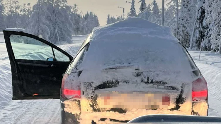 Den sista bilden i mobilen visar den yngre släktingens bil. Han hävdar att han aldrig såg Alfred Pudas.