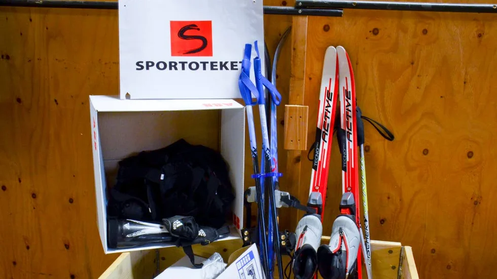 Låna. På ett sportotek man man låna sport- och fritidsutrustning.