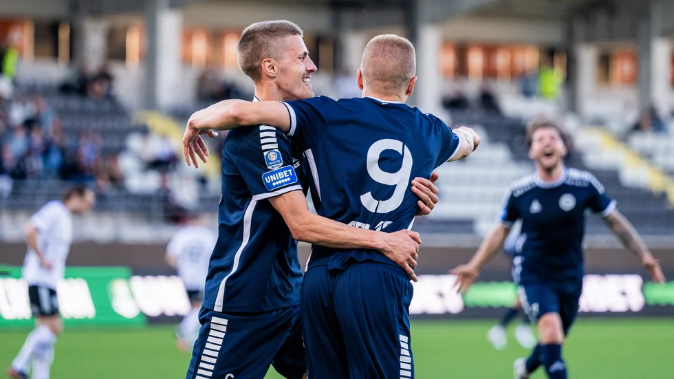 230531 Utsiktens Erik Westermark jublar med Lucas Hedlund som gjort 2-1 under fotbollsmatchen i Superettan mellan Utsikten och Örebro den 31 maj 2023 i Göteborg. 
Foto: Mathias Bergeld / BILDBYRÅN / kod MB / MB0610