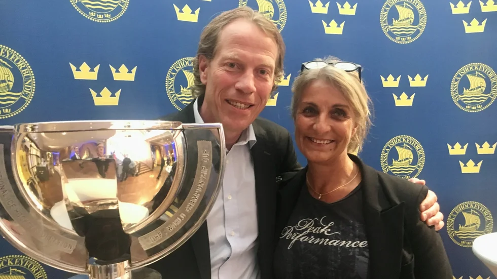 Ewa Werkelin lämnar styrelseuppdraget i Svenska ishockeyförbundet. Här på bild tillsammans med förre Tre Kronor-spelaren Jonas Bergqvist. 