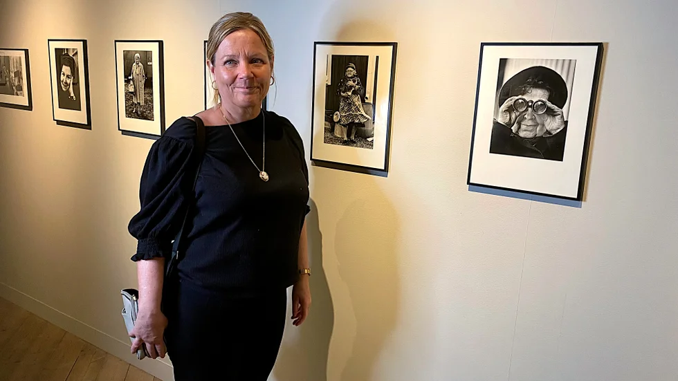 Ulrika Sparre som var gift med Bernt-Ola Falck förvaltar hans arv, här bildskatten "Den svenska tanten" som visas på Arbetets museum i Norrköping från den 13 maj. "Tanter!" heter utställlningen.