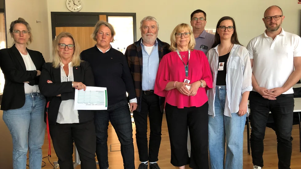 Regionstyrelsen står eniga bakom budget för 2024. Från vänster: Jennifer Medin (MP), Meit Fohlin (S), Anna Hrdlicka (L), Johan Asplund (KD), Eva Nypelius (C), Lars Engelbrektsson (SD), Saga Carlgren (V) och Andreas Unger (M).