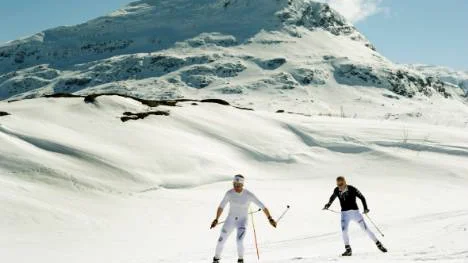 Svenske förbundskaptenen Lars Öberg från Kalix ska leda sina åkare mot högre höjder. I de italienska alperna. I går inleddes det tre veckor långa höghöjdslägret.