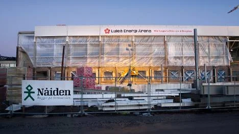 Arena cirkusen. Nu står det klart att den nya basketarenan inte kommer att bli färdig till eventuella slutspelsmatcher.