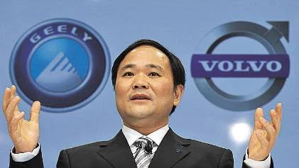 När Ford nyligen sålde Volvos personbilstillverkning till Geely, en liten hittills okänd biltillverkare i Kina, sken näringsministern som en sol och statsministern konstaterade lojt att det är "naturligt" att ägandet över en viktig del av den svenska fordonsindustrin nu flyttas från USA till Kina.