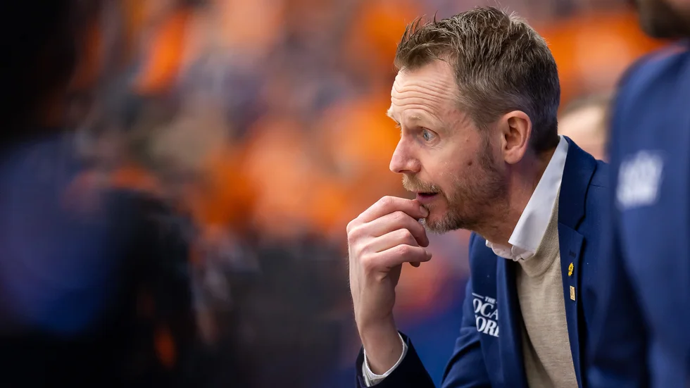 Finalspelet började i total eufori för AIK. 2–0 efter den första perioden. I den andra käkade Växjö upp AIK och tog sig tillbaka innan hemmalaget vann på övertid.