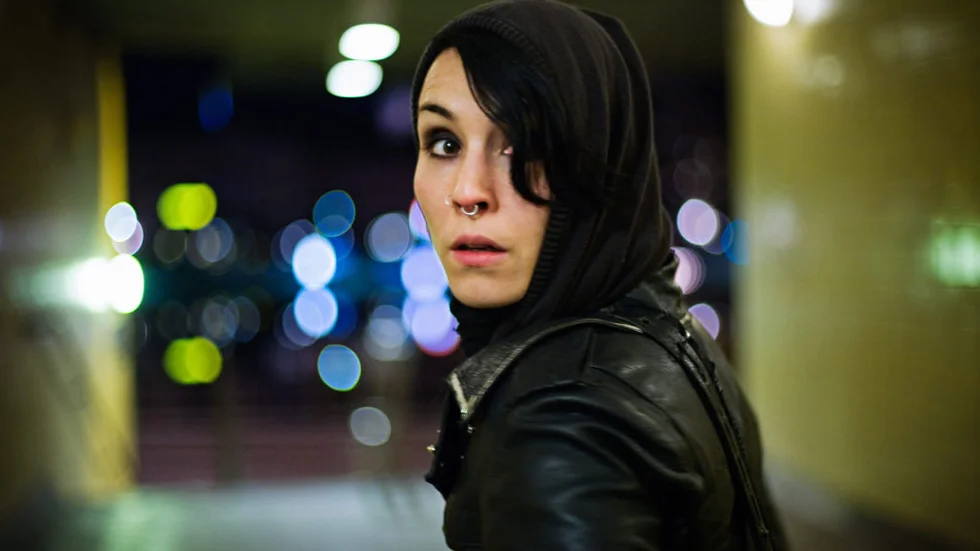 Noomi Rapace räddar Män som hatar kvinnor från haveri, tycker Correns recensent. BILD: Knut Koivisto