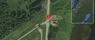 Brinnande fordon stoppar trafiken på väg 582
