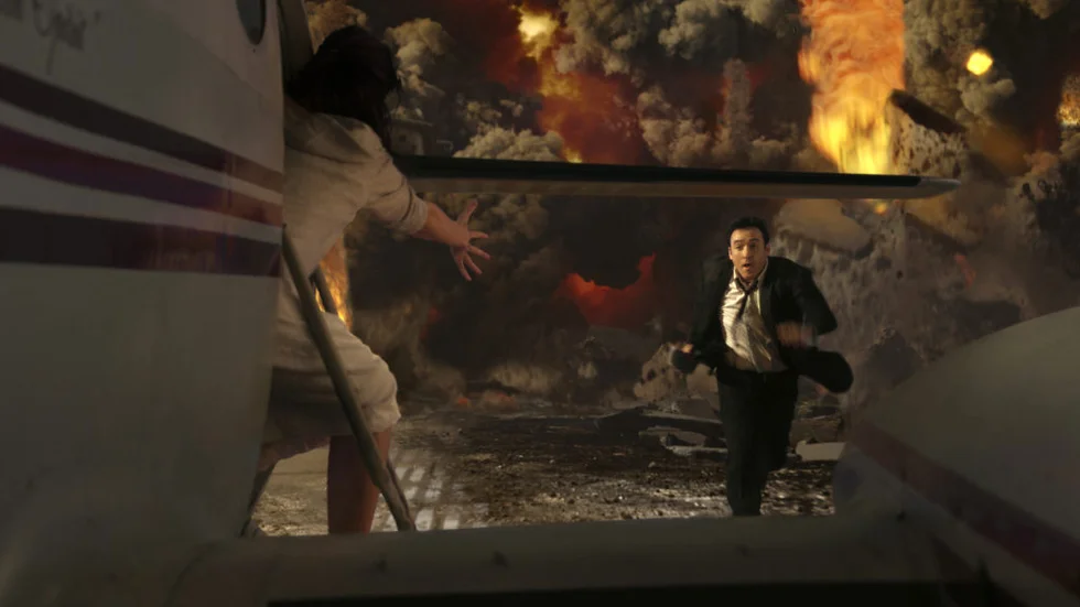 Konstig casting. John Cusack är en charmprick, men som actionhjälte får han en nästan, men bara nästan, att ropa på Will Smith.  Foto: Columbia Pictures